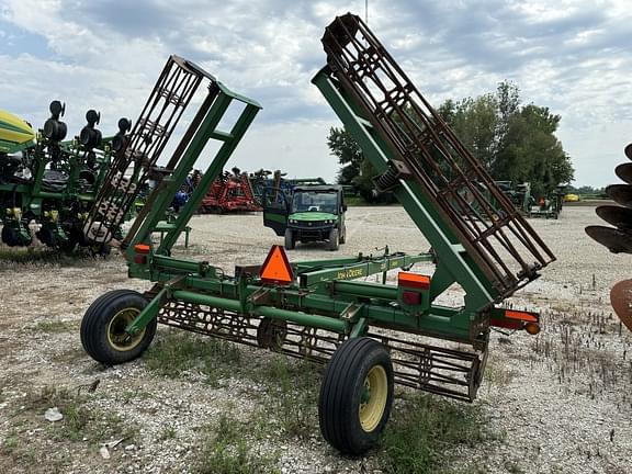 Image of John Deere 200 equipment image 3