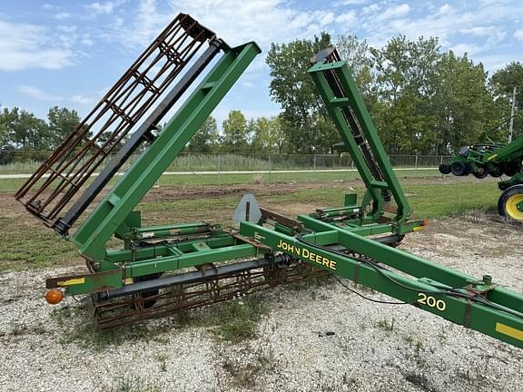 Image of John Deere 200 equipment image 4