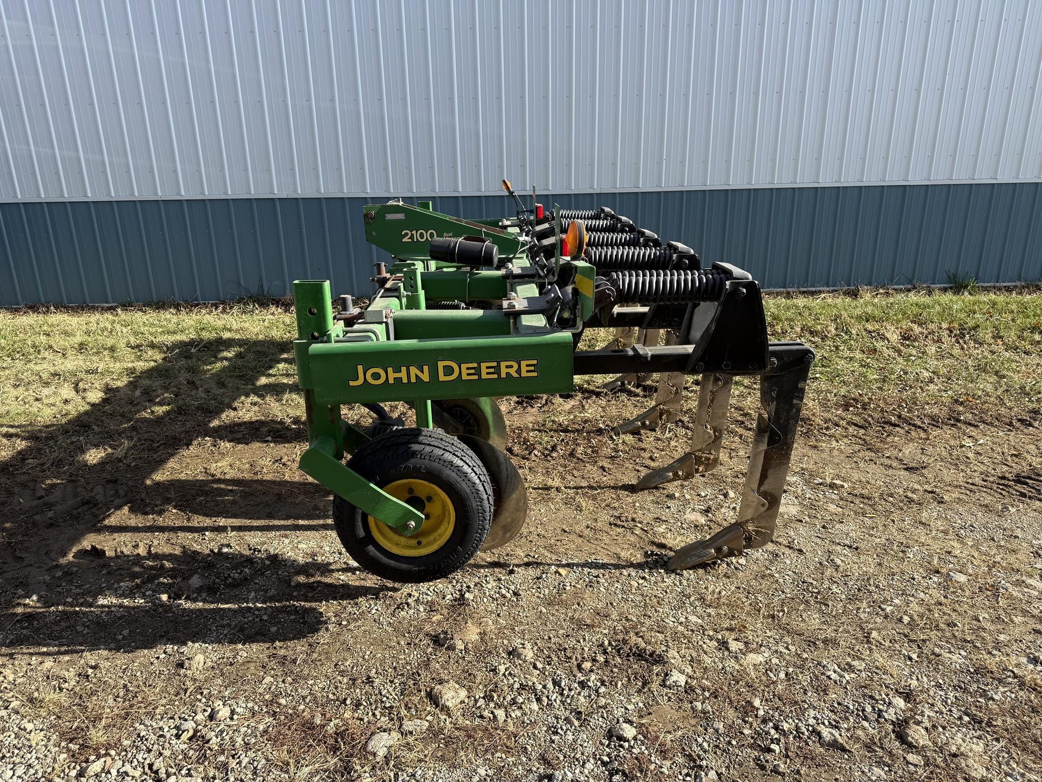 2002 John Deere 2100 Equipment Image0