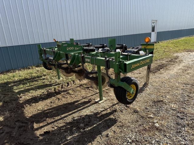 Image of John Deere 2100 equipment image 1