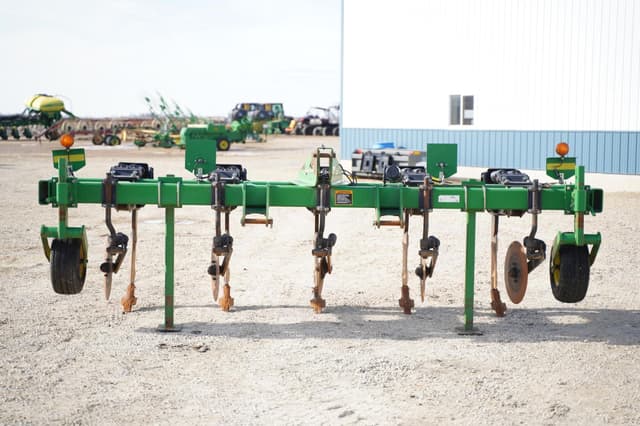 Image of John Deere 2100 equipment image 1