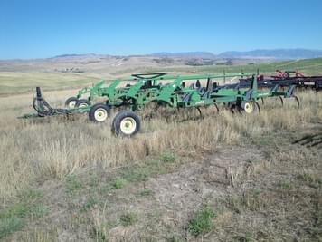 Main image John Deere 2400