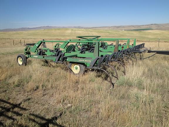 Image of John Deere 2400 equipment image 1