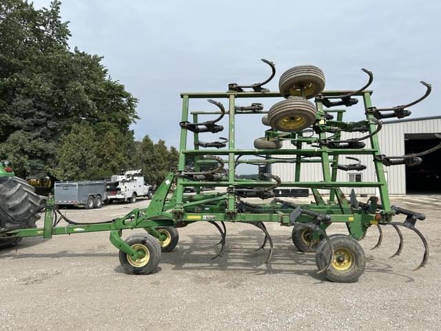Image of John Deere 2400 equipment image 3