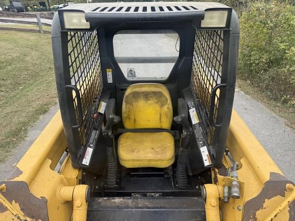 Image of John Deere 250 equipment image 4