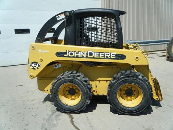 Image of John Deere 250 equipment image 1