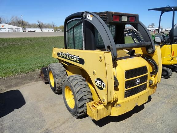 Image of John Deere 250 equipment image 2