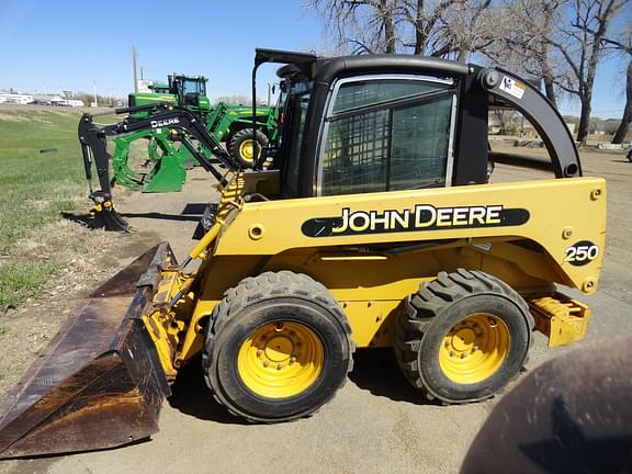 Image of John Deere 250 equipment image 1