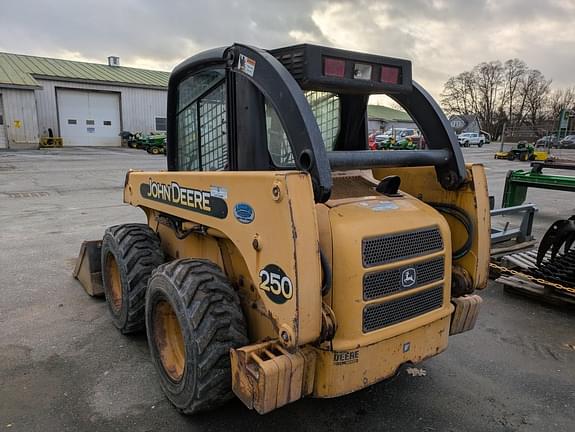 Image of John Deere 250 equipment image 2