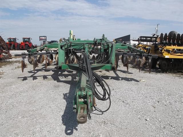 Image of John Deere 2700 equipment image 1