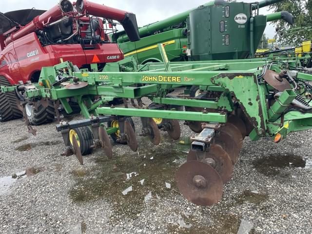 Image of John Deere 2700 equipment image 3