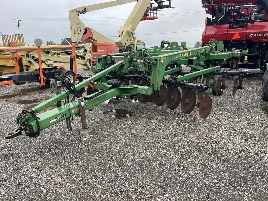 Image of John Deere 2700 Primary image