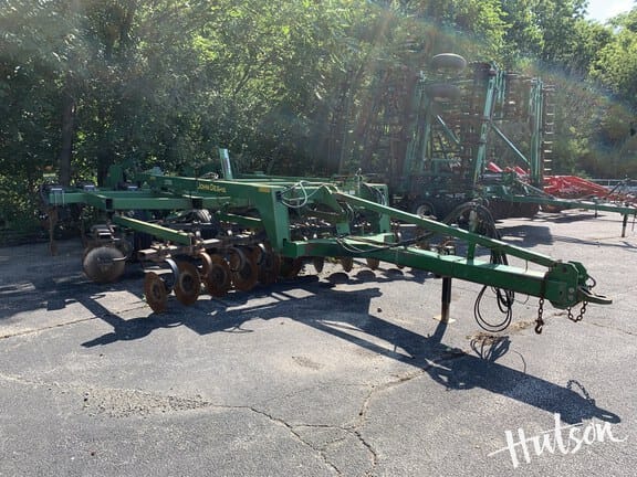 Main image John Deere 2700