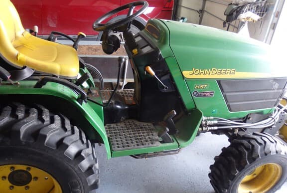 Image of John Deere 4110 equipment image 4