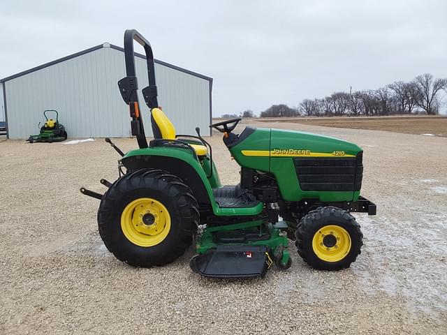 Image of John Deere 4210 equipment image 3