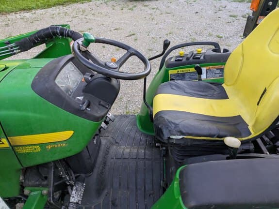 Image of John Deere 4210 equipment image 4