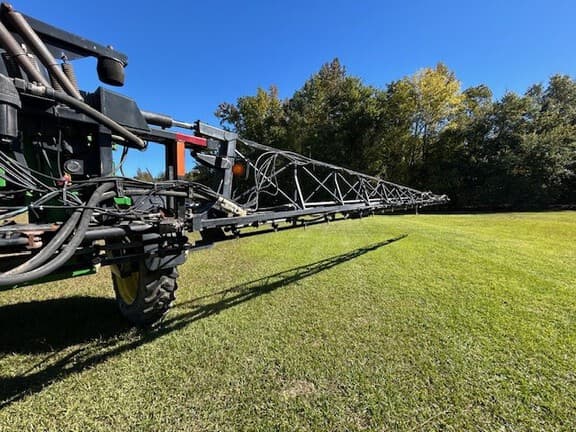 Image of John Deere 4710 equipment image 3