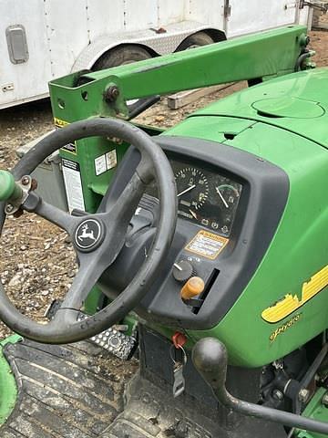 Image of John Deere 4710 equipment image 4