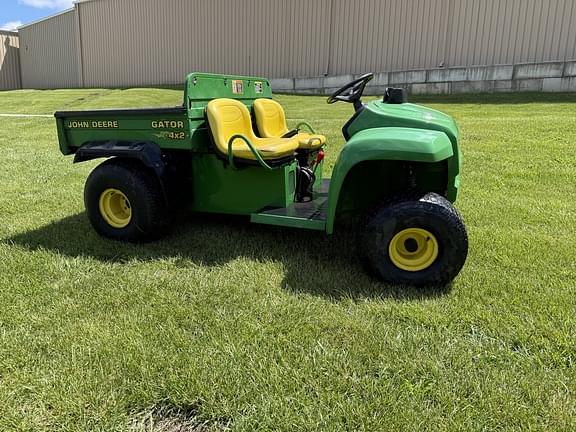 Image of John Deere Gator 4X2 equipment image 3