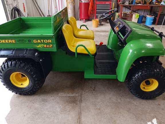 Image of John Deere Gator 4X2 Image 1