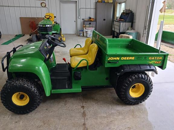 Image of John Deere Gator 4X2 Image 0