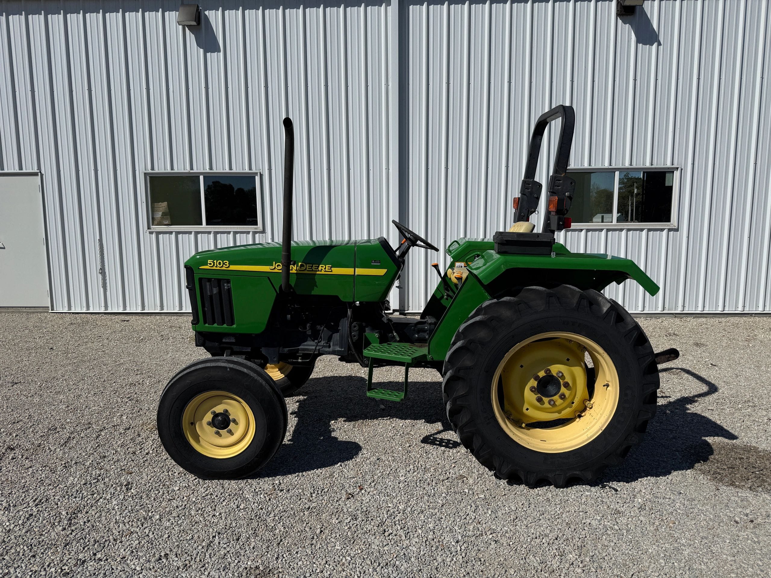 2002 John Deere 5103 Equipment Image0