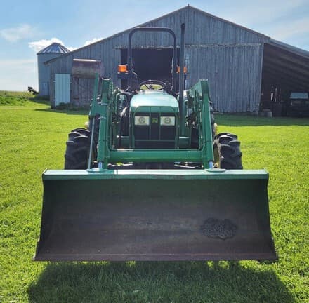 Image of John Deere 5105 equipment image 2