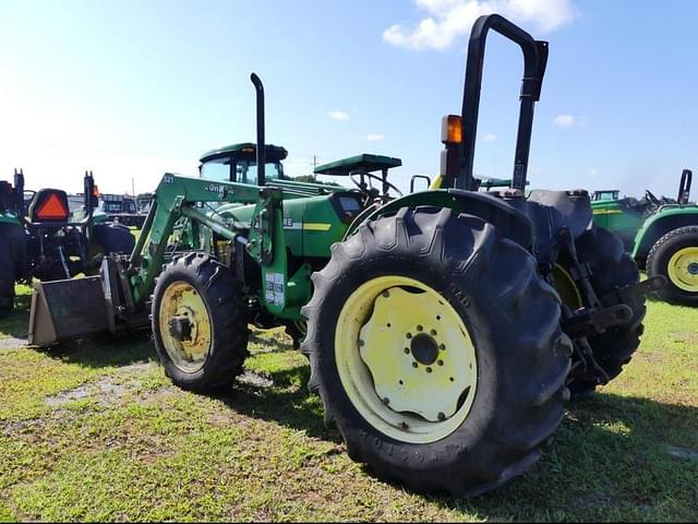 Image of John Deere 5205 equipment image 4