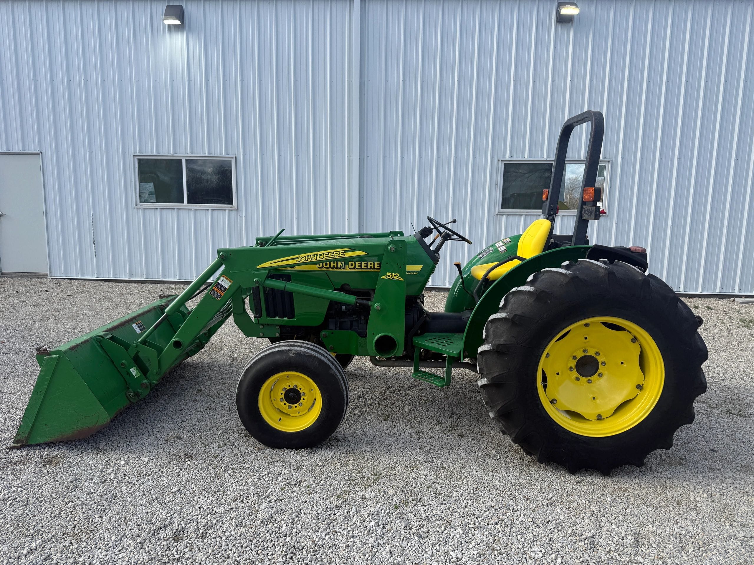 2002 John Deere 5205 Equipment Image0