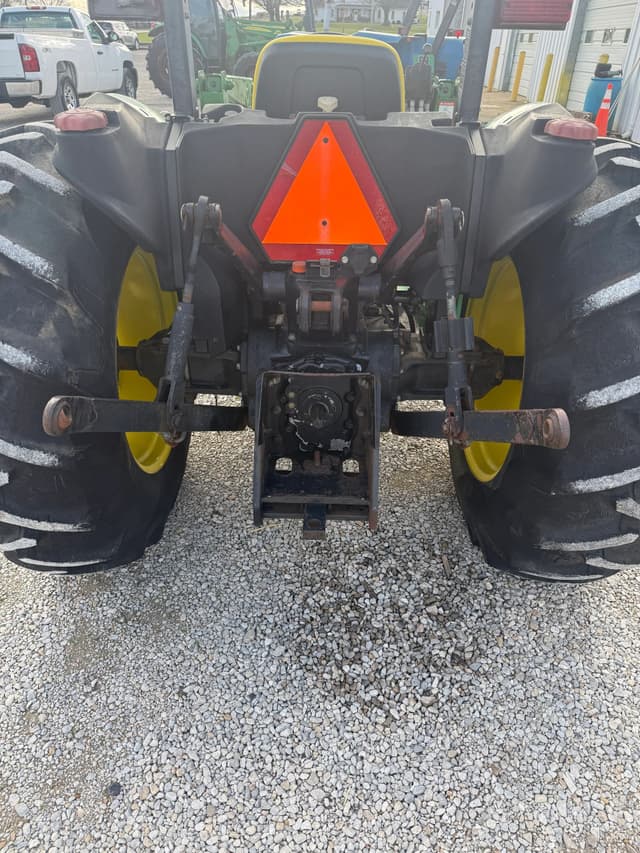 Image of John Deere 5205 equipment image 3