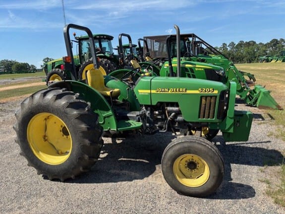 2002 John Deere 5205 Equipment Image0