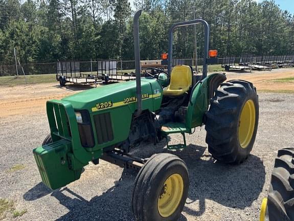 Image of John Deere 5205 equipment image 1