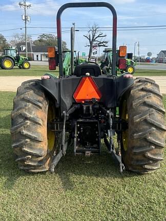 Image of John Deere 5205 equipment image 4