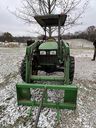 Image of John Deere 5205 equipment image 2