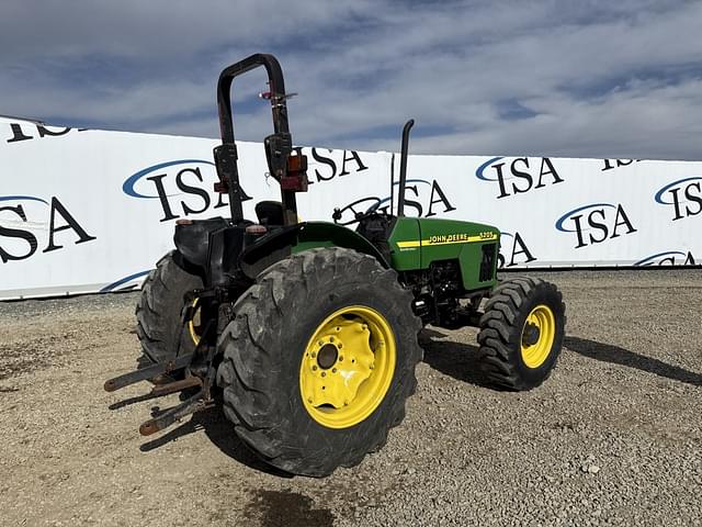 Image of John Deere 5205 equipment image 4