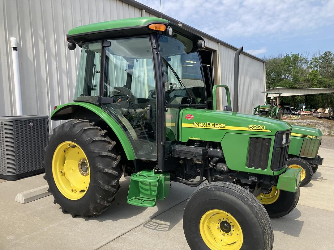 Image of John Deere 5220 Primary image