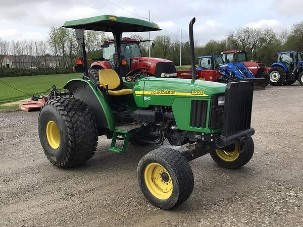 Image of John Deere 5220 Primary image