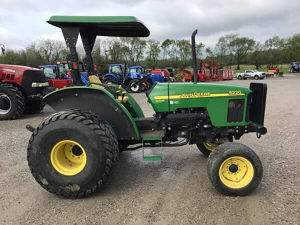Image of John Deere 5220 equipment image 2