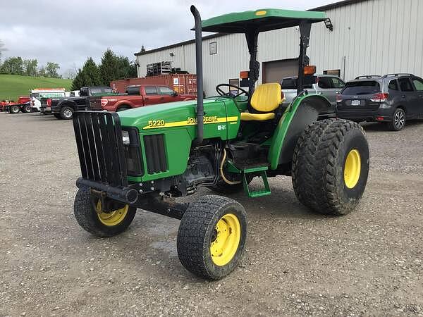 Image of John Deere 5220 equipment image 1
