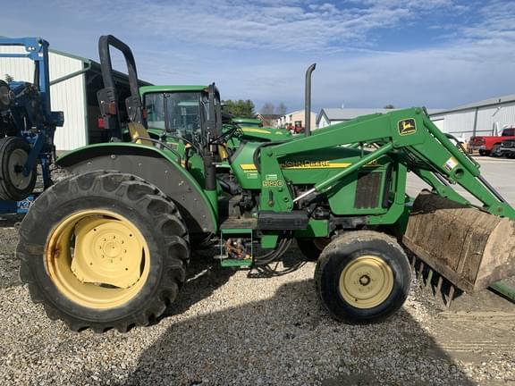 Image of John Deere 5220 equipment image 3