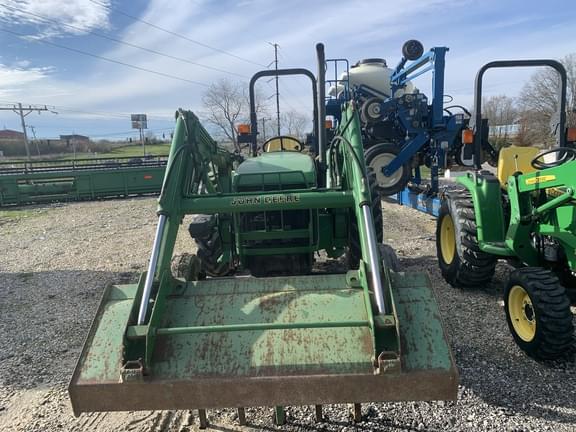 Image of John Deere 5220 equipment image 2