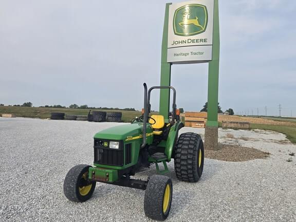 Image of John Deere 5220 Primary image