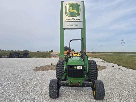 Image of John Deere 5220 equipment image 1