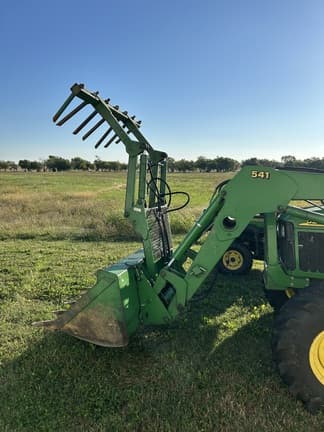Image of John Deere 5220 equipment image 3