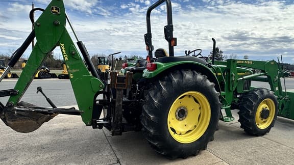 Image of John Deere 5220 equipment image 3