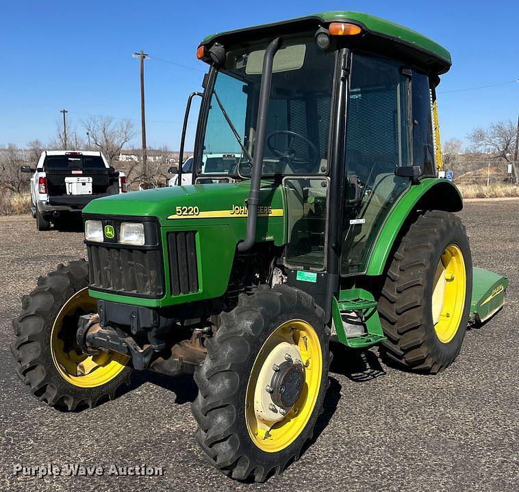 Image of John Deere 5220 Primary image