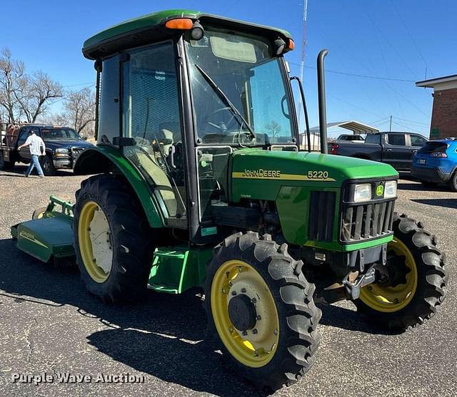 Image of John Deere 5220 equipment image 2