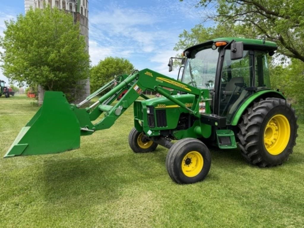 2002 John Deere 5320 Equipment Image0