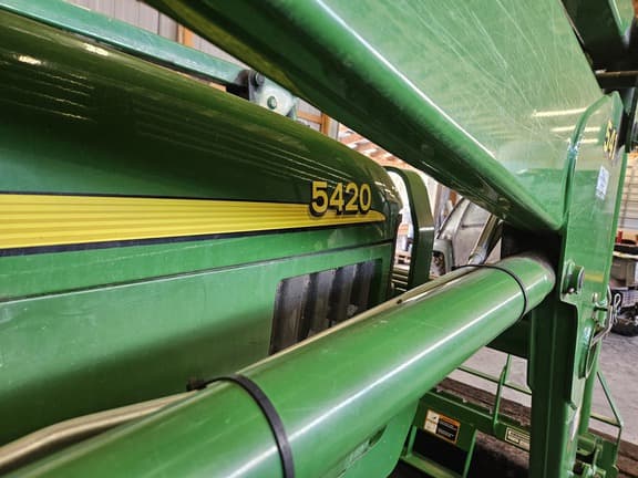 Image of John Deere 5420 equipment image 4