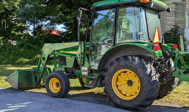 Image of John Deere 5420 equipment image 1